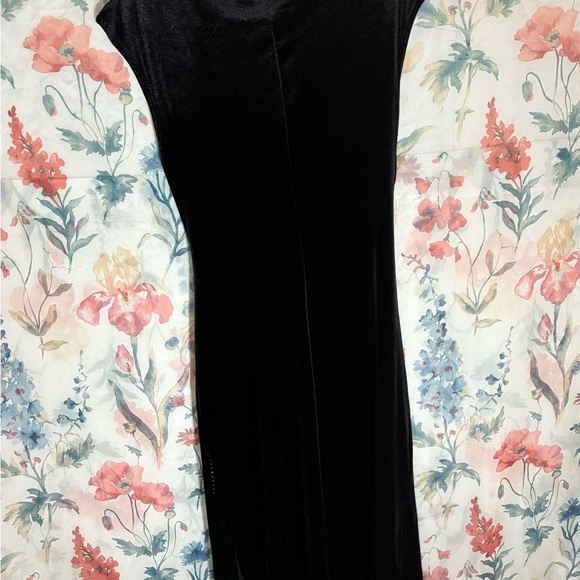 Vintage Chic Black Midi Dress with Sparkling Accents - Picture 6 of 8